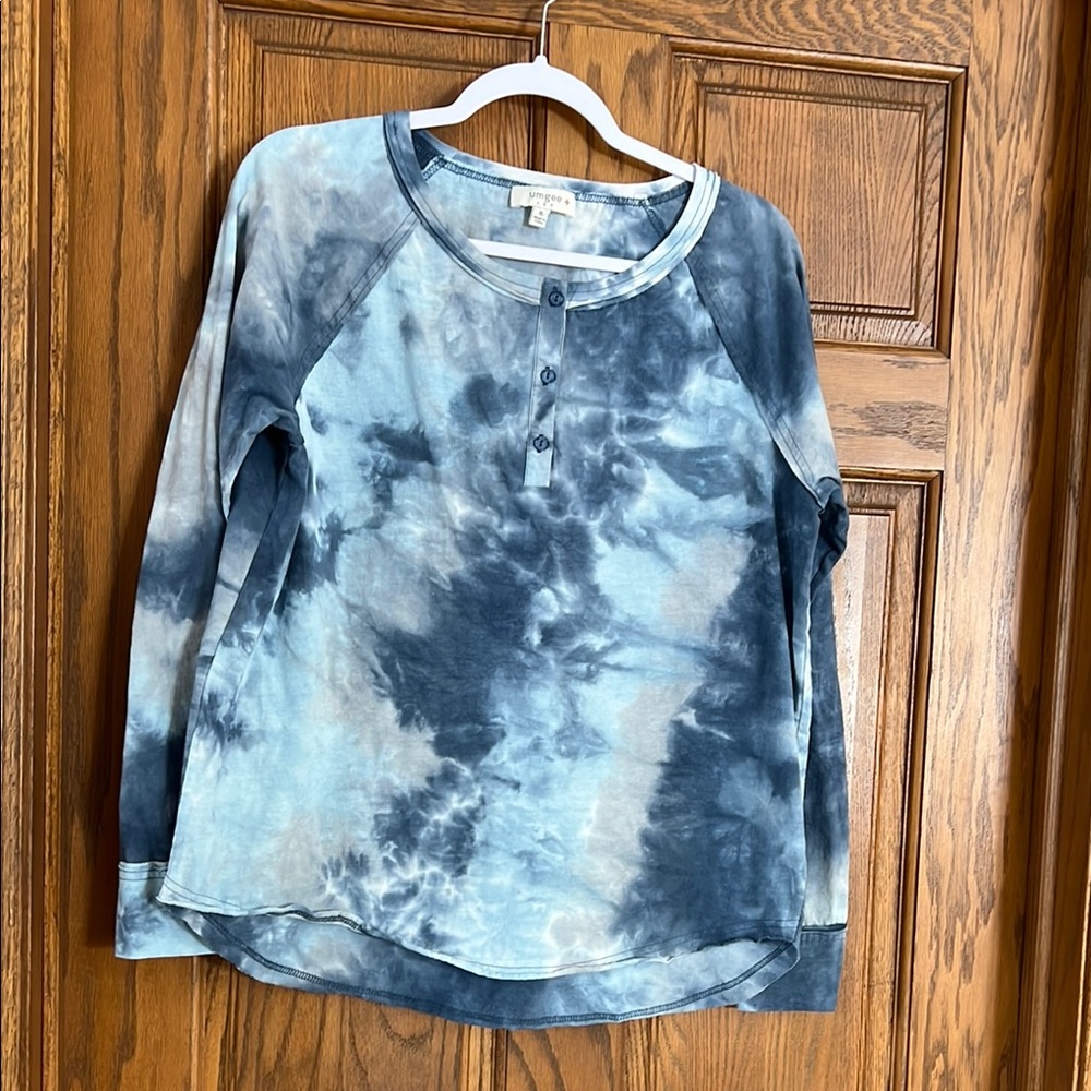 Umgee Extra Large Tie-Dye Long Sleeve Henley Top